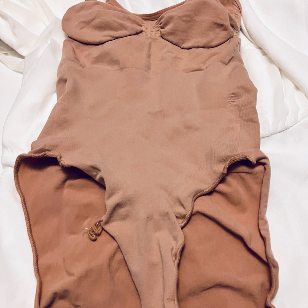 SKIMS Tan Bodysuit - Picture 2 of 5